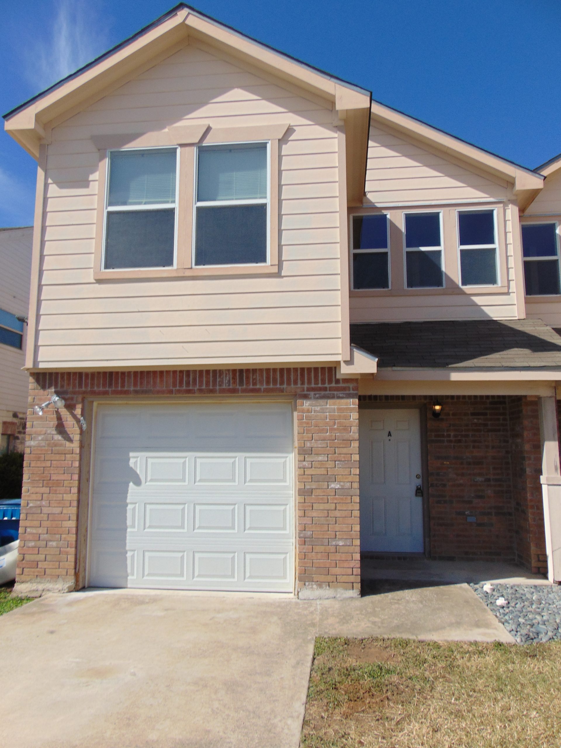 1601A Claremont, Marble Falls, TX; 3BR Duplex 1550/month! TJM